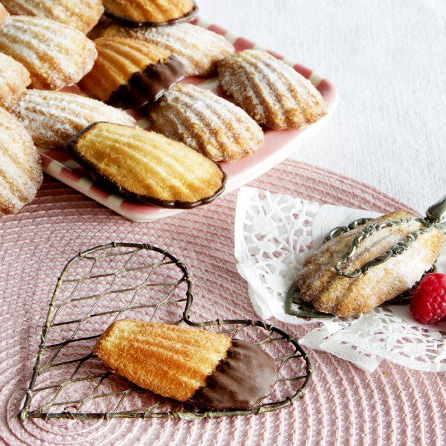 Backblech für Bärentatzen und Madeleines von Städter Backblech für Bärentatzen und Madeleines von Städter
