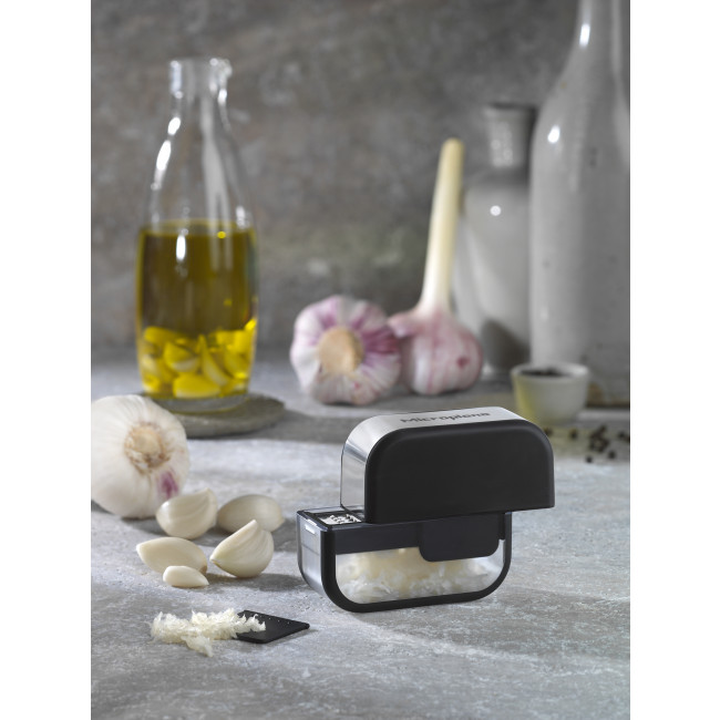 Microplane_Specialty_48914_Garlic cutter_Usage_1 Microplane Knoblauchschneider